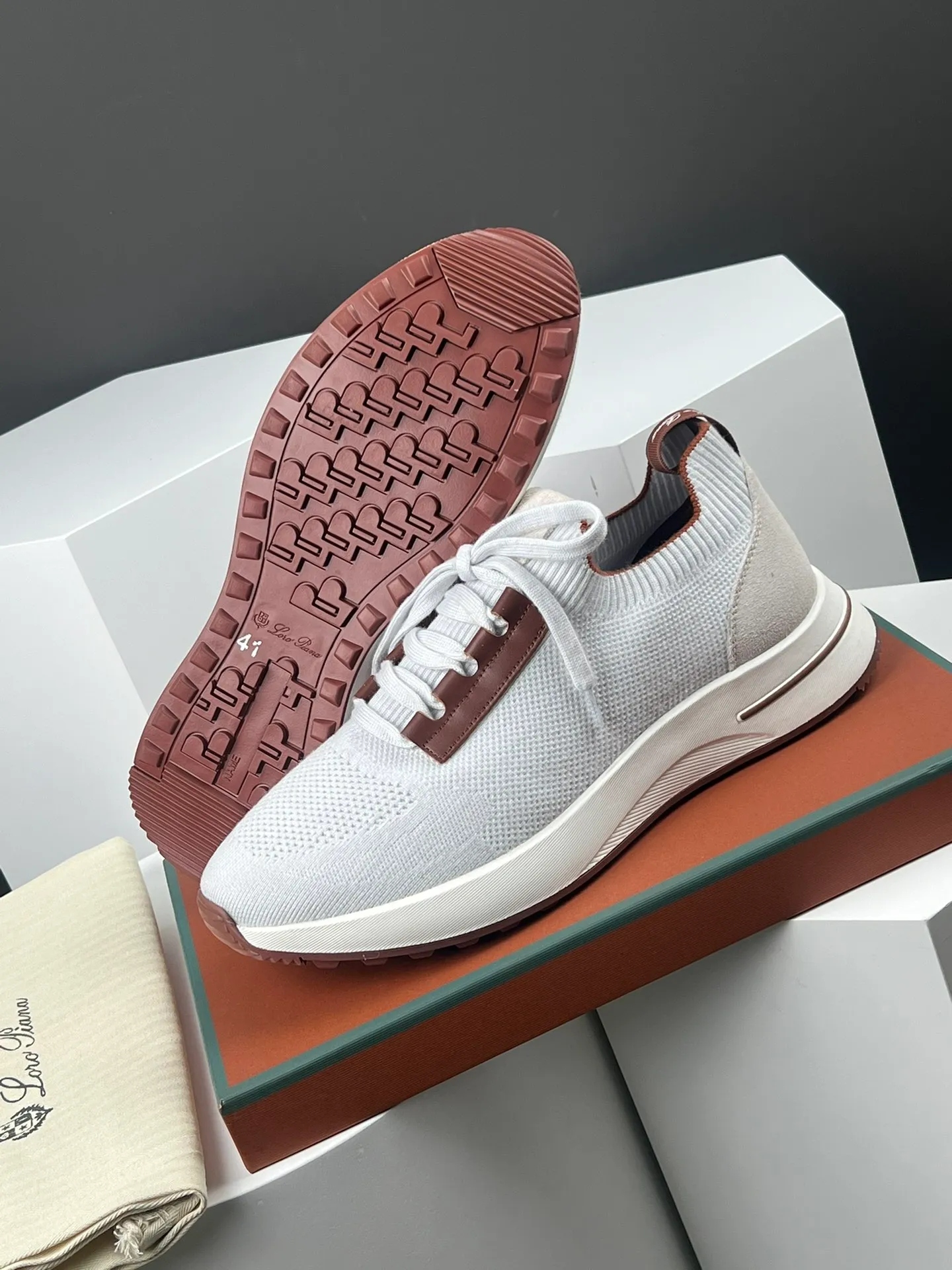 Factory price 420💰L men's shoes💰New product on sale Loro men's shoes💰iana knitted sneakers｜Made of Wish wool blended fabric｜The upper is made of unique knitted fabric production technology｜Comprehensive one-to-one restoration of the counter process｜Additional original molded rubber three-color combination technology outsole｜Size: 39-44 (customized at 45.46)